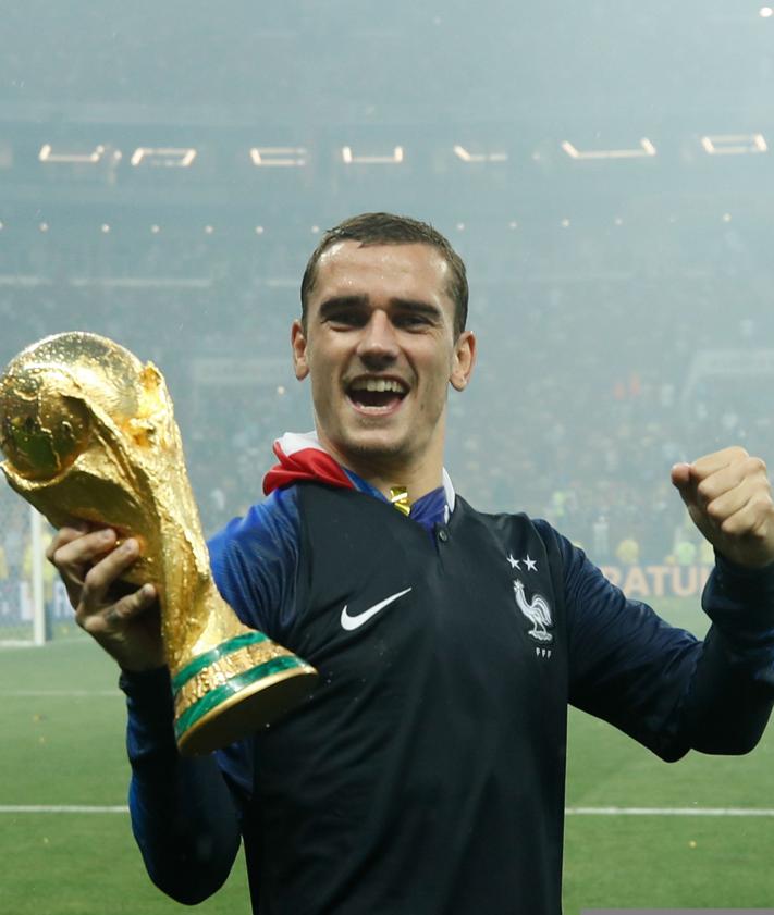 Imagen secundaria 2 - Griezmann, Vela y Alonso fueron campeones con sus respectivas selecciones.