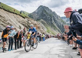 Oier Lazkano, en los últimos metros del Tourmalet.