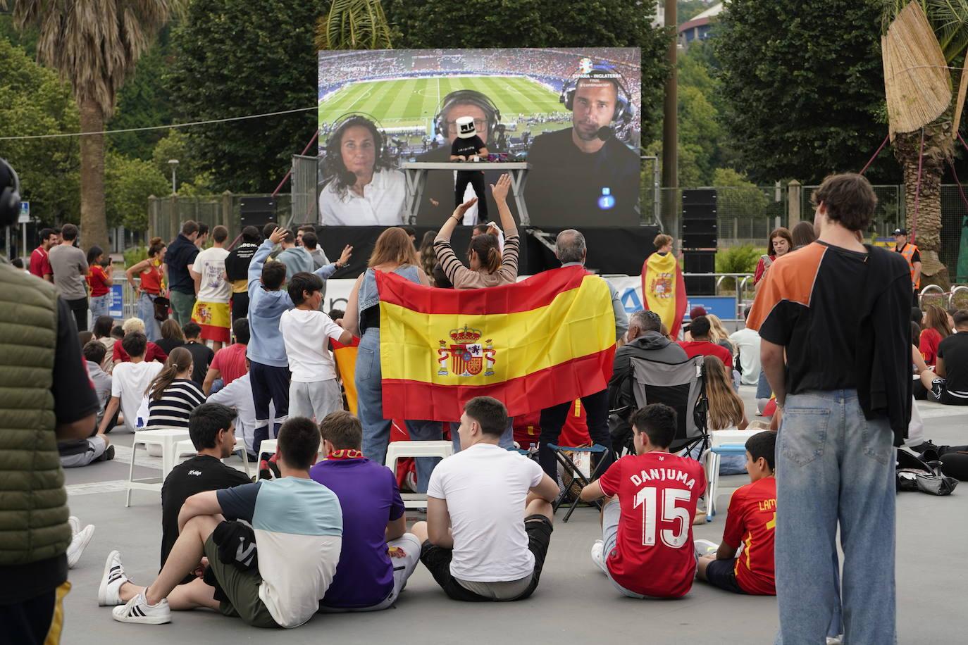 Las imágenes del ambiente para ver la final de la Eurocopa en Anoeta