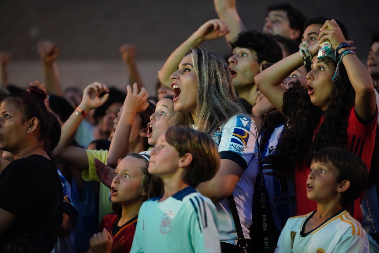 Las imágenes del ambiente para ver la final de la Eurocopa en Anoeta