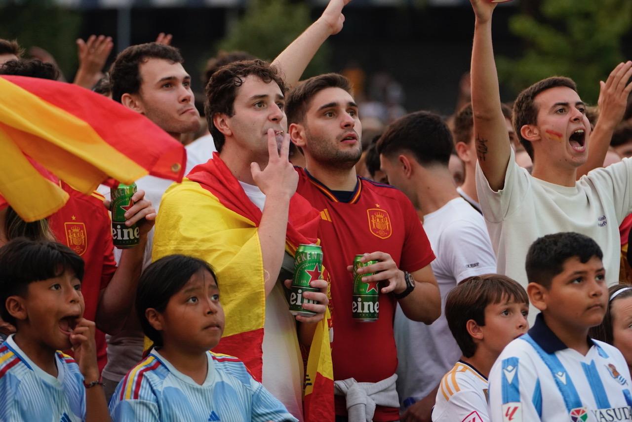 Las imágenes del ambiente para ver la final de la Eurocopa en Anoeta