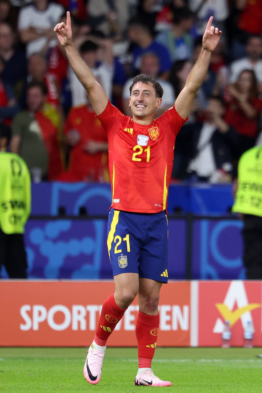 El histórico gol de Mikel Oyarzabal fotograma a fotograma