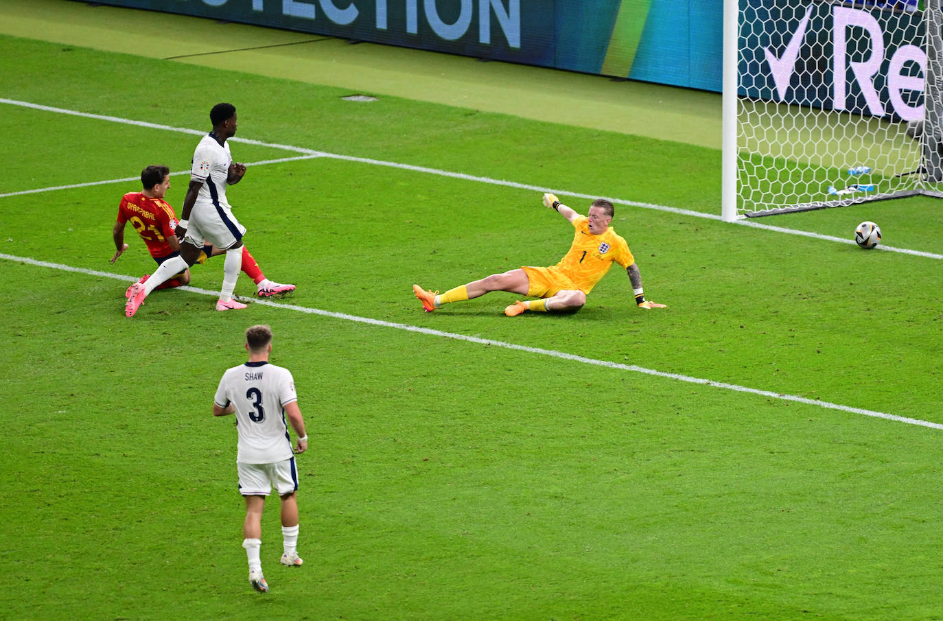 El histórico gol de Mikel Oyarzabal fotograma a fotograma