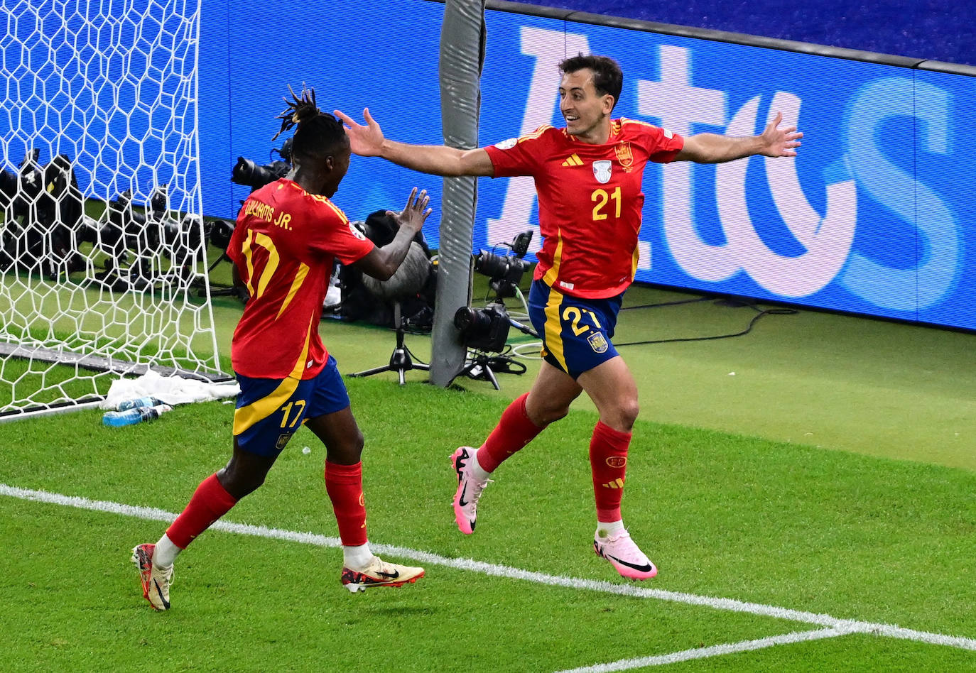 El histórico gol de Mikel Oyarzabal fotograma a fotograma