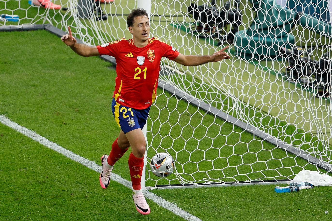 El histórico gol de Mikel Oyarzabal fotograma a fotograma