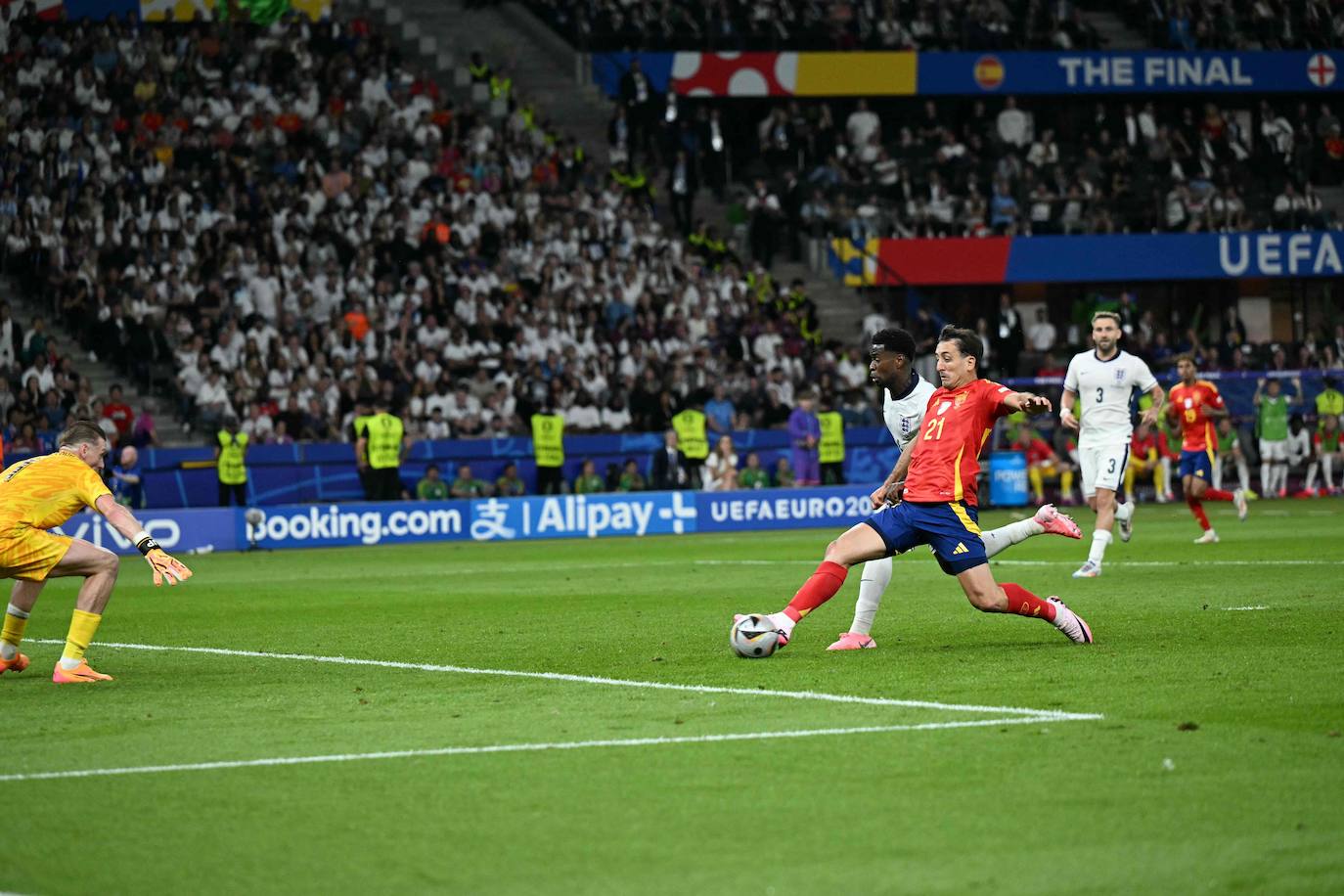 El histórico gol de Mikel Oyarzabal fotograma a fotograma