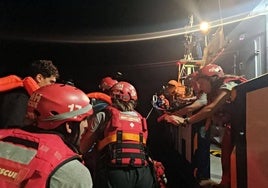 El Aita Mari ha rescatado a 34 personas esta madrugada en el Mediterráneo.