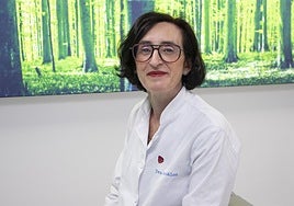 La Dra. Ana González Elósegui, médico de la Unidad de Trasplante Capilar de Policlínica Gipuzkoa.