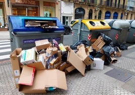 Calle Bergara. El contenedor en medio del paso de peatones