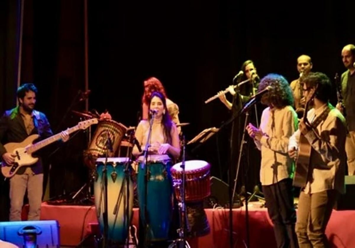 Los nueve integrantes de Kuttune ofrecen variedad instrumental.