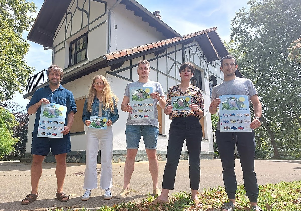 Responsables municipales y técnicos en la presentación celebrada en el parque Ave Maria.