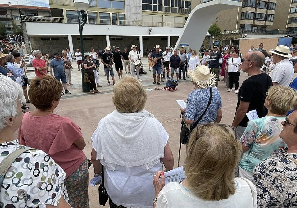 Malekoia 365 Egun egitasmoak malekoia musika, kantua eta dantzarekin bete zuen udatiarrek ikus zezaten.