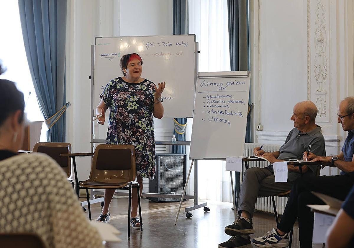 Mariasun Landa, aste honetan EHU-ko udako ikastaroetan eskaini duen ikastaro-tailerrean