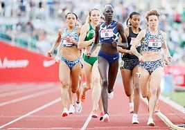La atleta Nikki Hiltz, primera por la derecha, en una competición reciente.