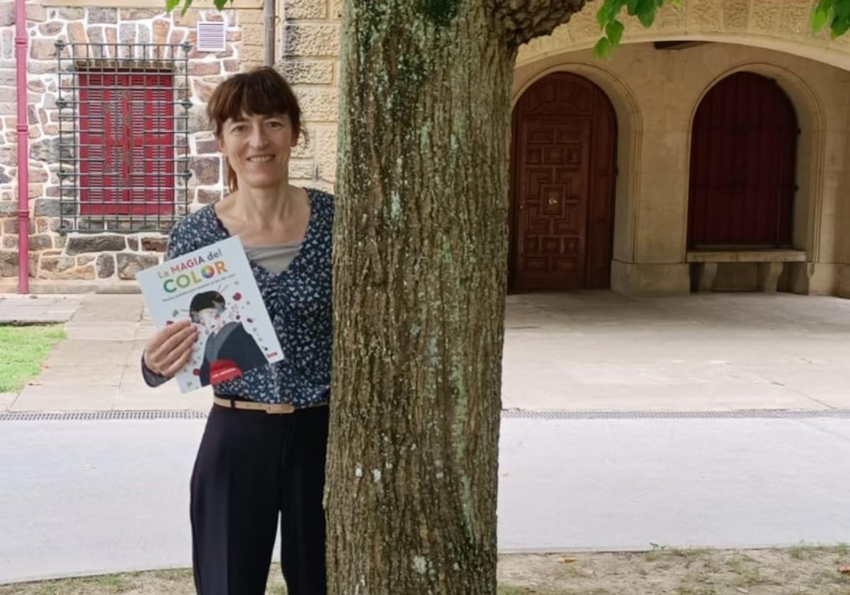 Libe Andueza en Agirre Etxeberri, donde hoy presenta su libro.