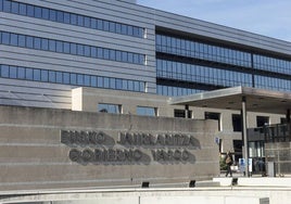 La caída afecta al 70-80% de ordenadores de la administración vasca: «La prioridad es recuperar los puestos en Osakidetza»