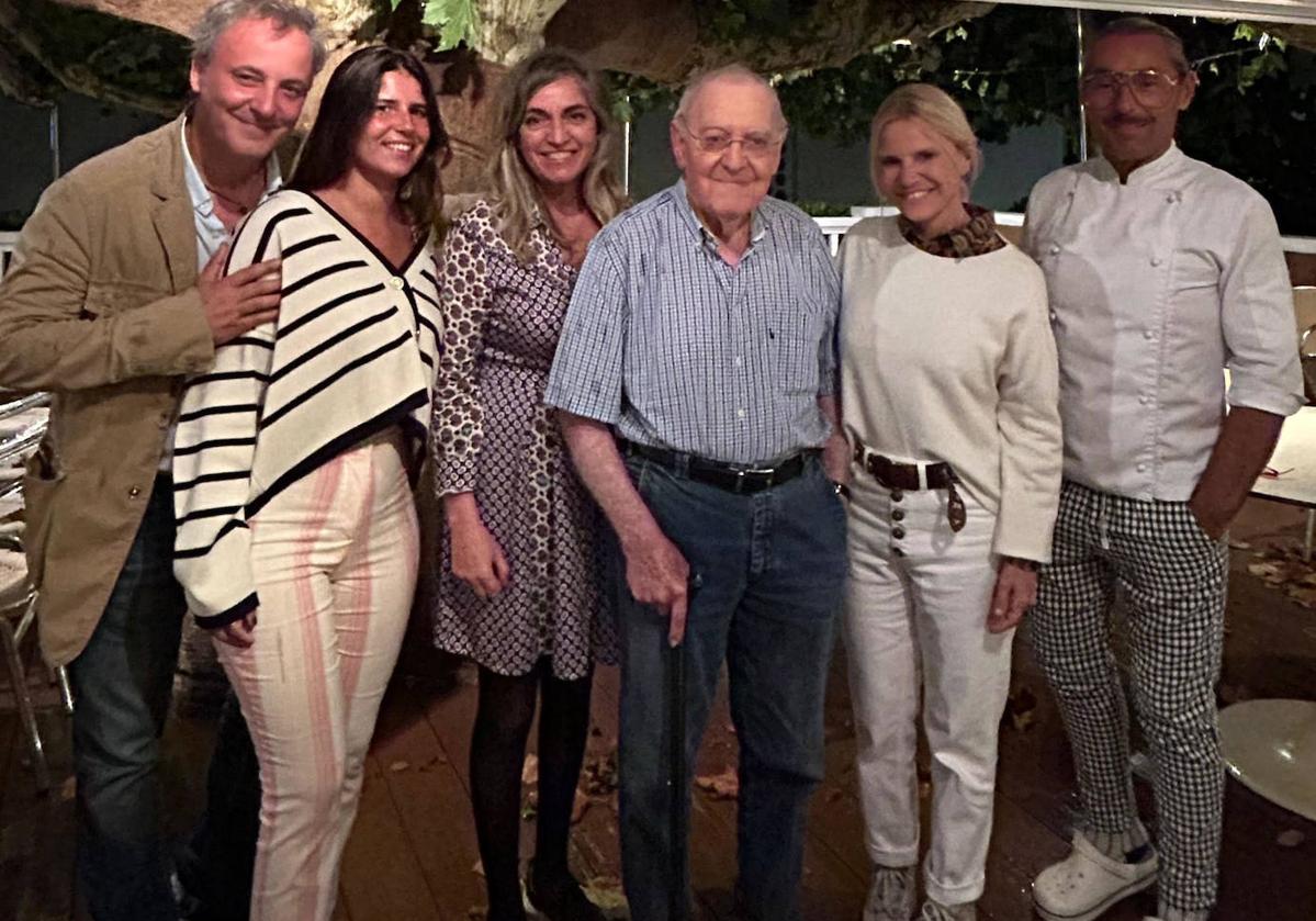 Narcís Rebollo, Cayetana Rivera, Lourdes Rekondo, Txomin Rekondo, Eugenia Martínez de Irujo y el chef Iñaki Arrieta.