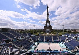 El estadio de volley playa, a los pies de la Torre Eiffel.