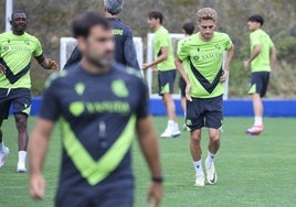 Robert Navarro, corriendo durante un entrenamiento en Zubieta.