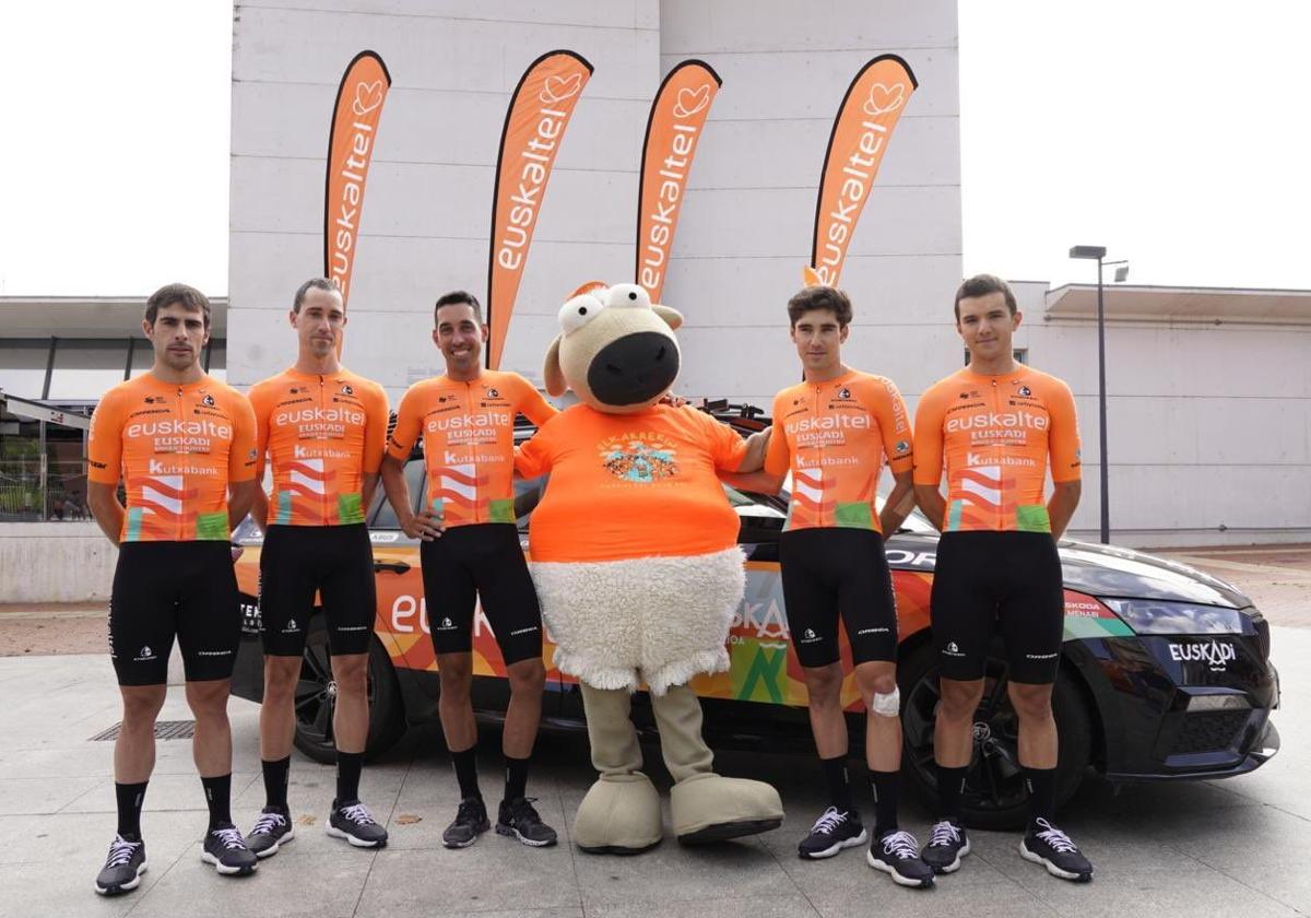 El maillot con el que el Euskaltel-Euskadi va a disputar la Vuelta a España.