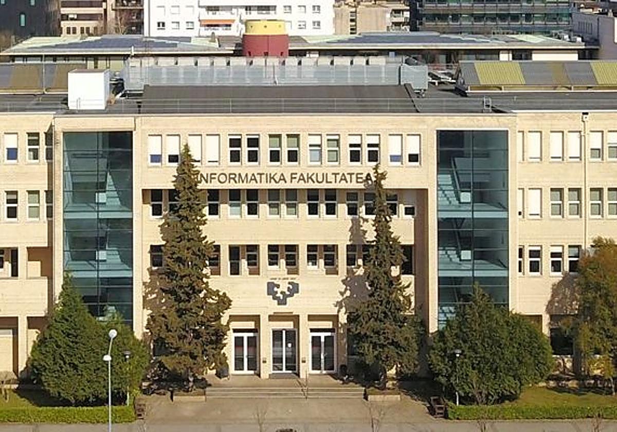 EHUko Adimen Artifizialeko Graduaren lehen 25 ikasleek amaitu dituzte ikasketak