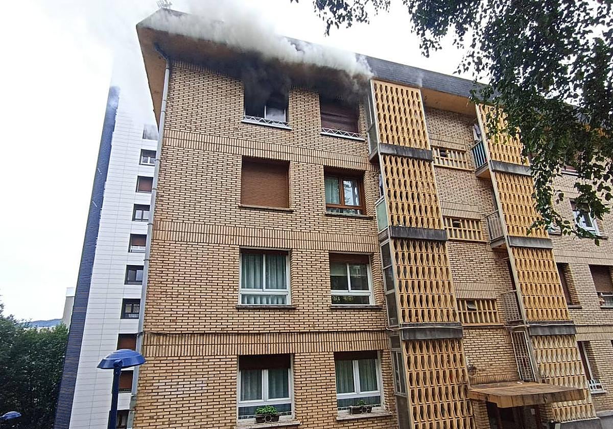 Las imágenes del incendio en una vivienda de Errenteria