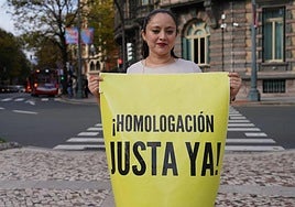 Rebeca Picado, pediatra nicaragüense, en una protesta en el centro de Bilbao