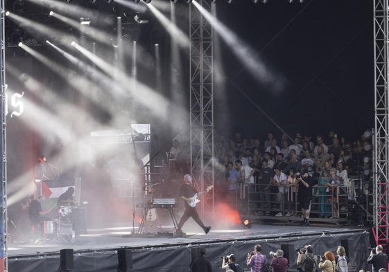 Los donostiarras de Merina Gris protagonizaron el animado concierto de anoche en la Zurriola.