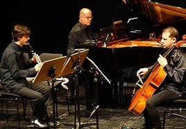 Luis Fernández Castellók (klarinetea), David Apellánizek (biolontxeloa), Carlos Apellánizek (pianoa) osatutako hirukoteak eskeiniko du azken kontzertua abuztuaren 30ean Quintanilla Erriberabeitian.