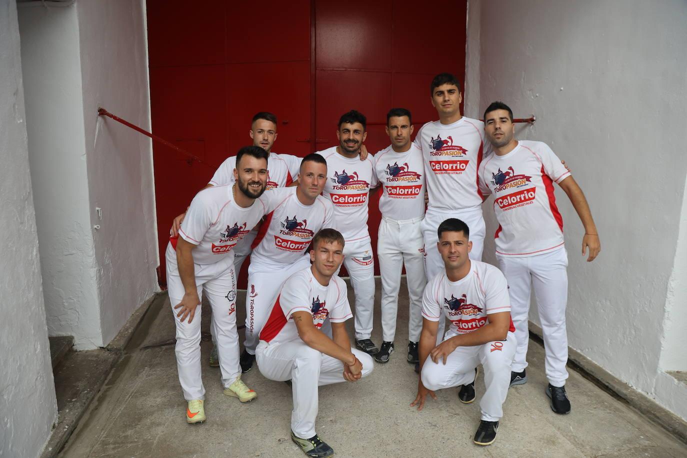 La plaza vibra con los recortadores en Azpeitia