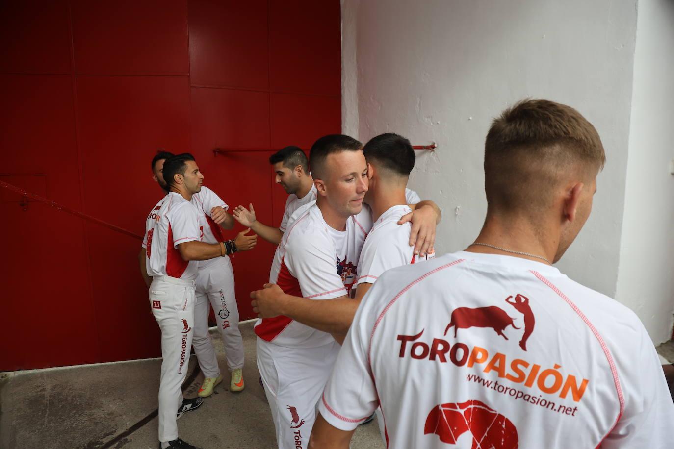 La plaza vibra con los recortadores en Azpeitia