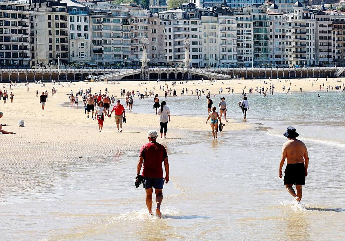 La playa de La Concha, un buen sitio para refrescarse ante la ola de calor