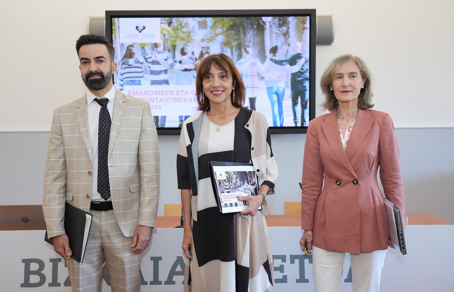 Aitor Zurimendi, Eva Ferreira eta Elena Leiñena.
