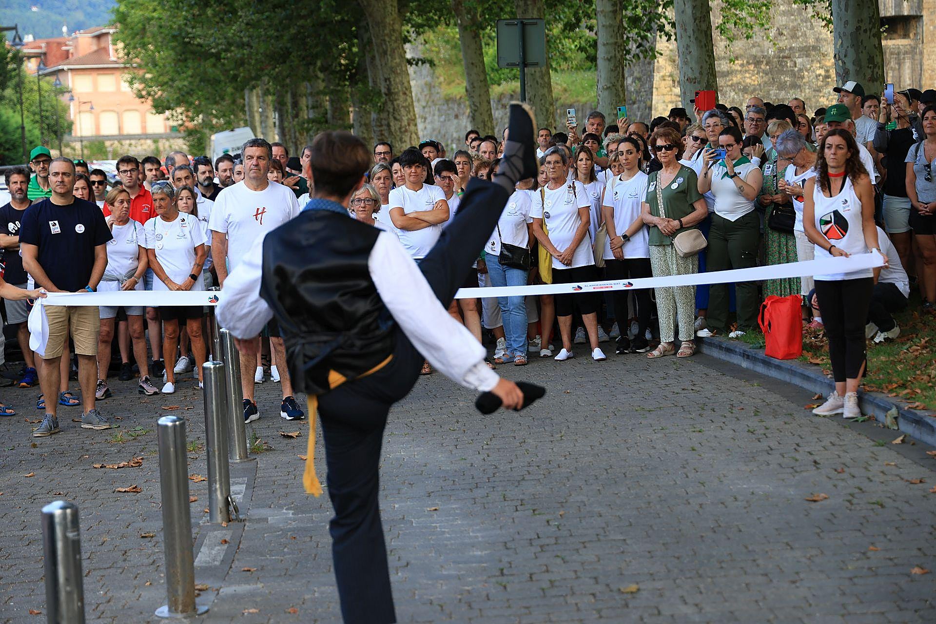 Cultural, familiar y de unión, así ha sido el &#039;Alardearekin Bat&#039; de Hondarribia