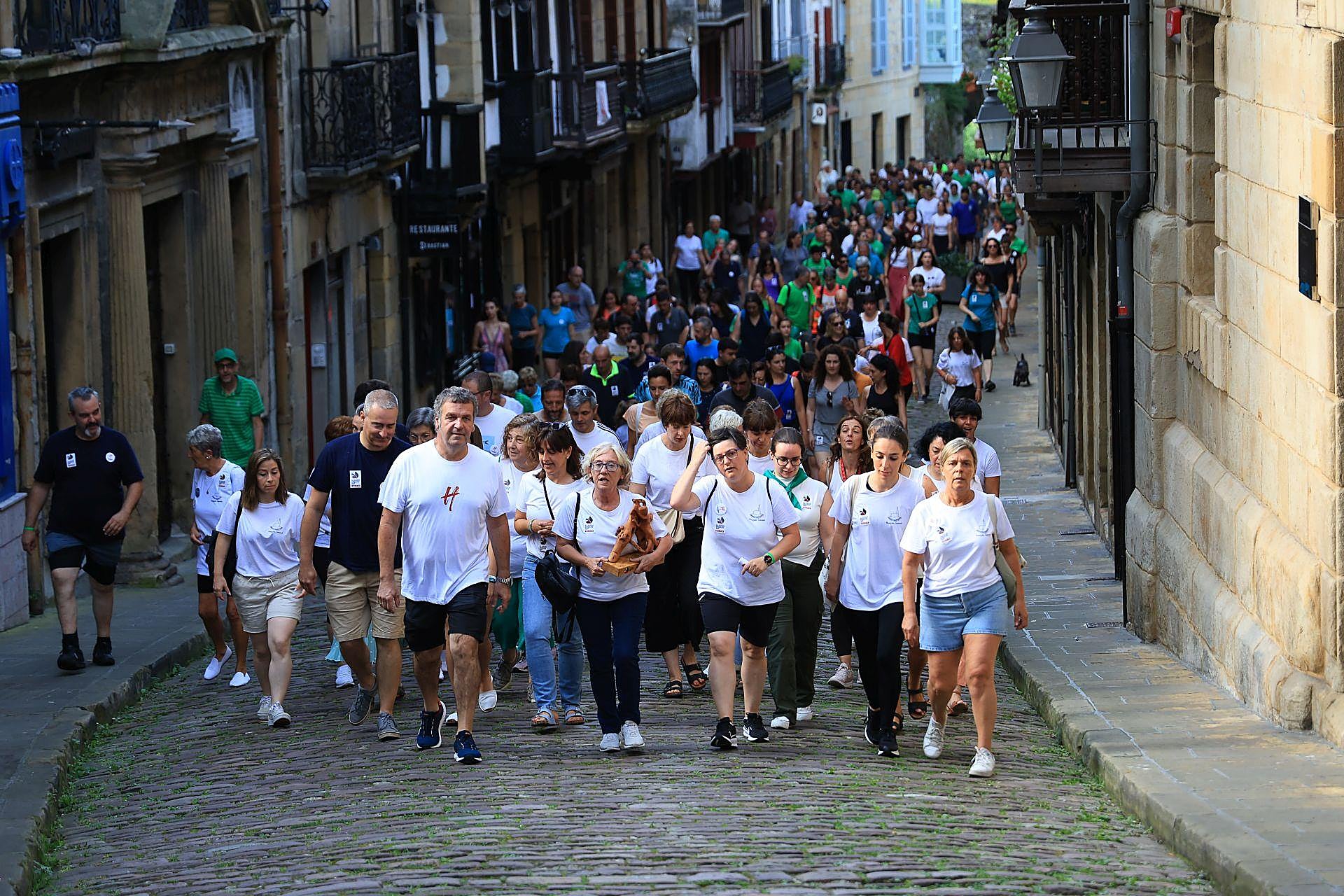 Cultural, familiar y de unión, así ha sido el &#039;Alardearekin Bat&#039; de Hondarribia