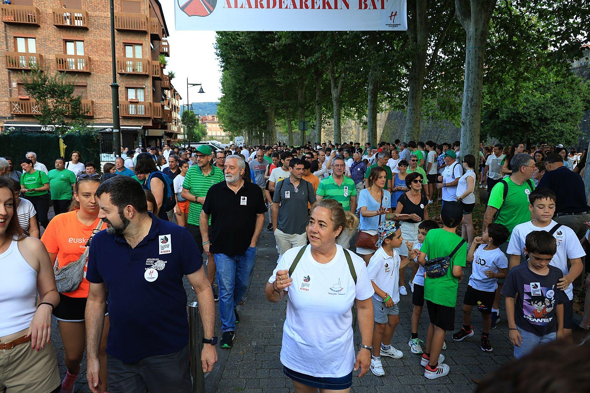 Cultural, familiar y de unión, así ha sido el &#039;Alardearekin Bat&#039; de Hondarribia
