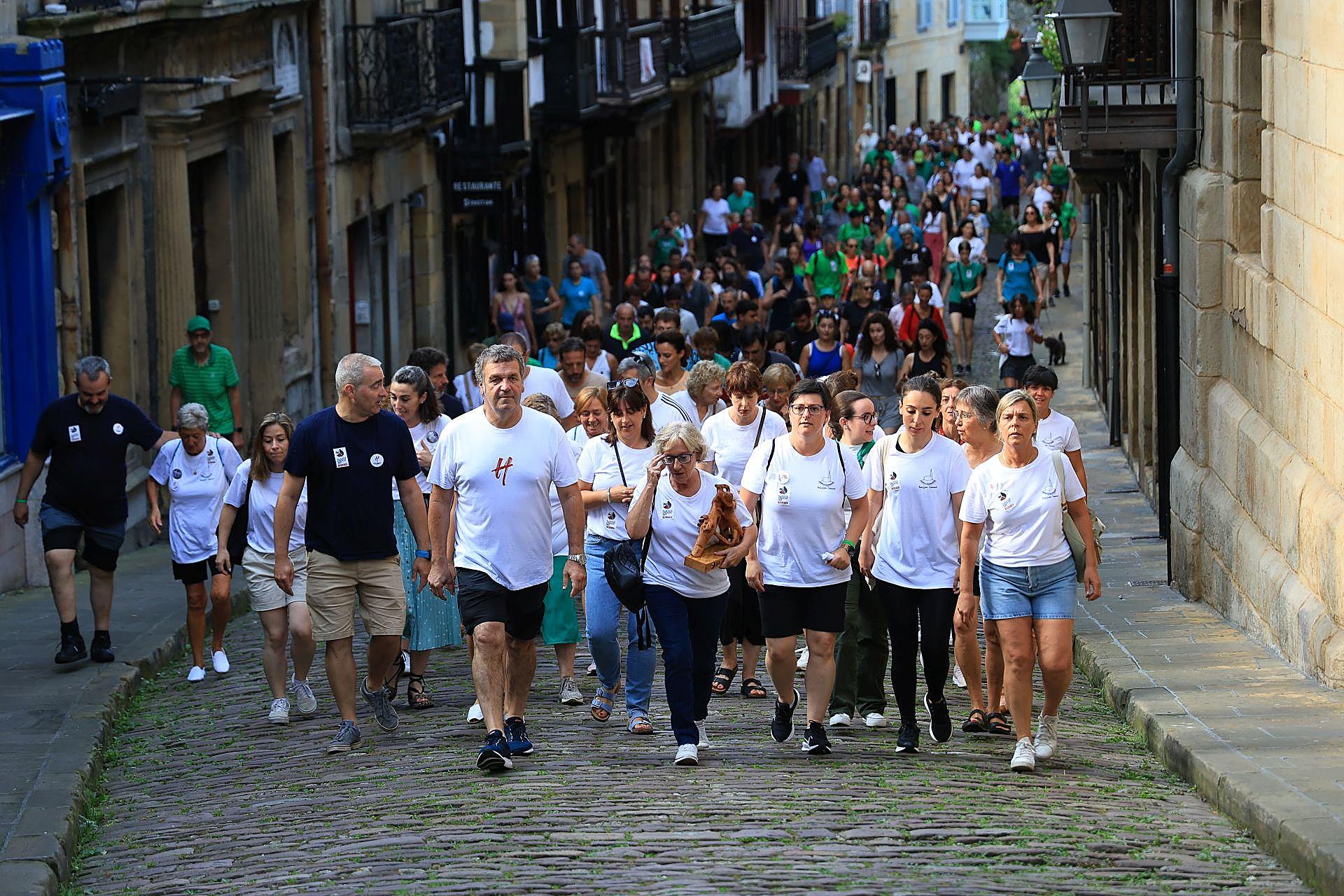 Cultural, familiar y de unión, así ha sido el &#039;Alardearekin Bat&#039; de Hondarribia
