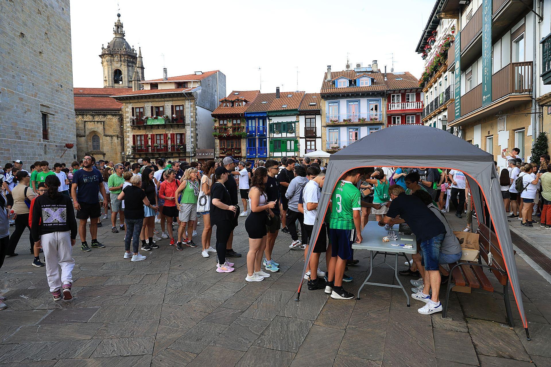 Cultural, familiar y de unión, así ha sido el &#039;Alardearekin Bat&#039; de Hondarribia