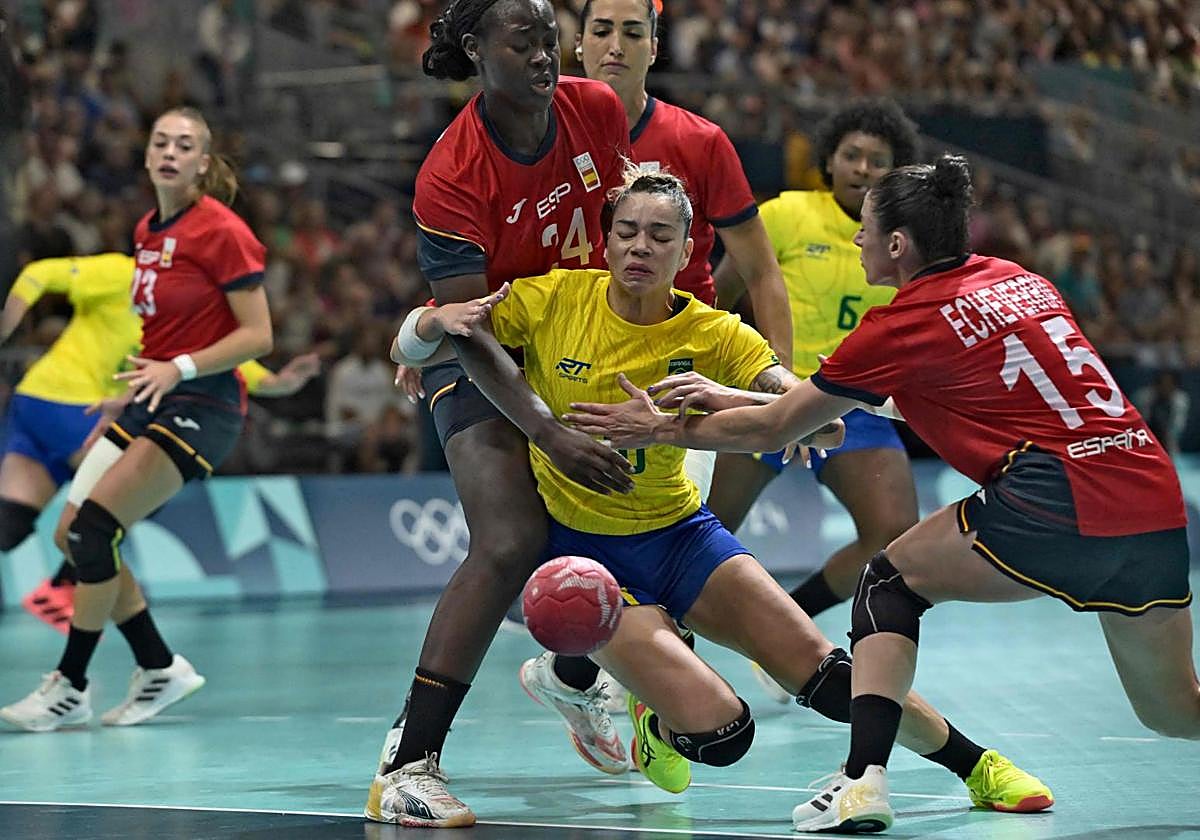 Maitane Etxeberria, en el primer partido de Las Guerreras en los Juegos de París