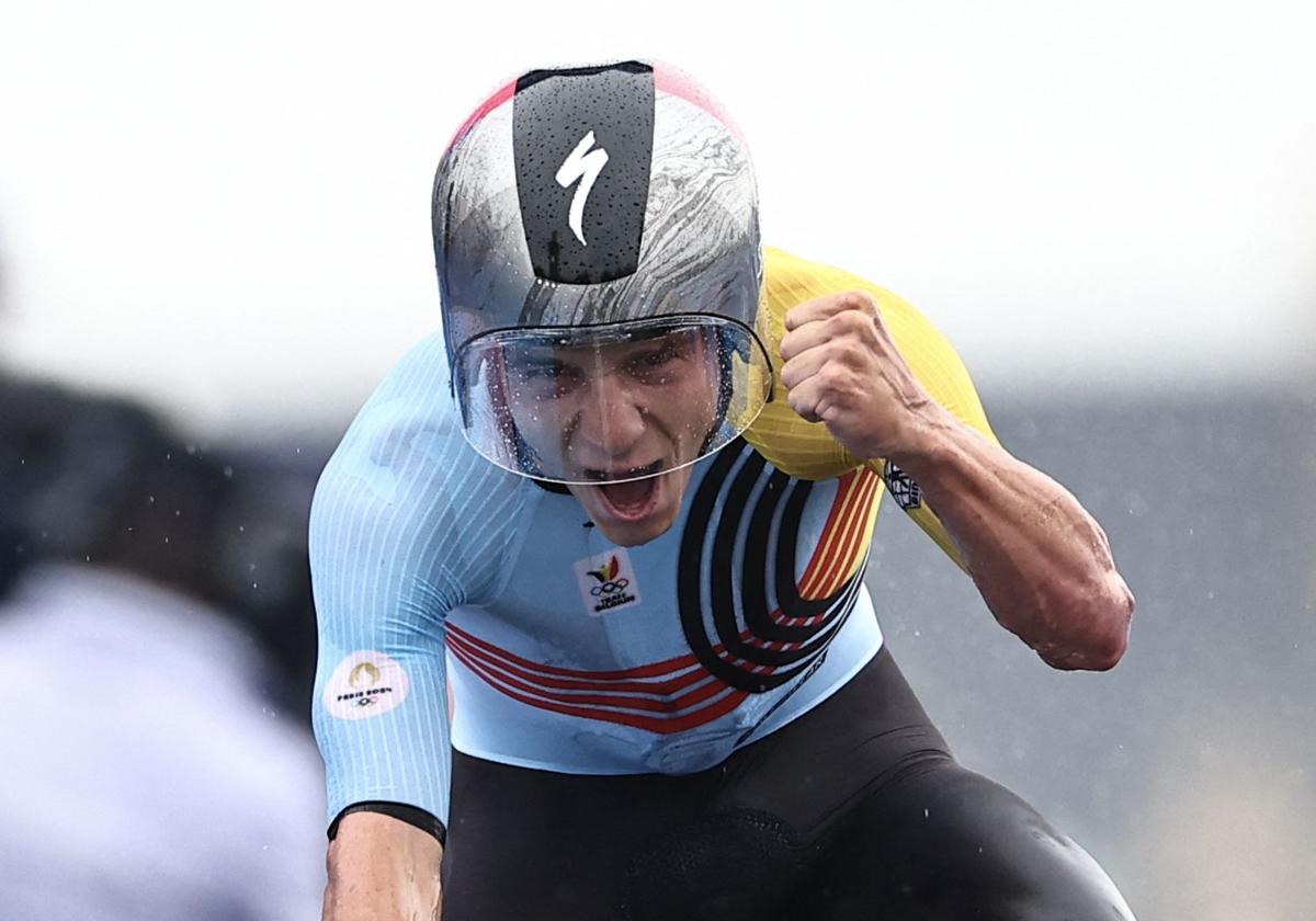 Remco Evenepoel celebra su victoria en la contrarreloj de los Juegos Olímpicos.