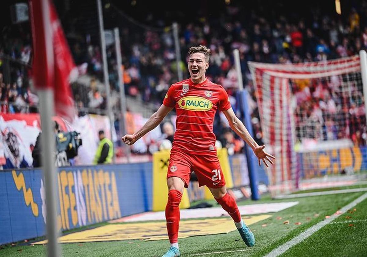 Luka Sucic celebra un gol con el Salzburgo.