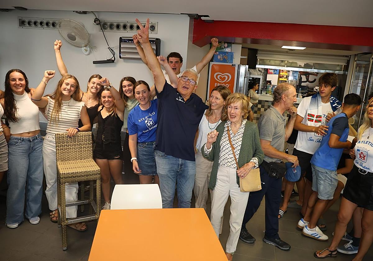 Así han celebrado el Club Atlético San Sebastián el bronce de Pau Etxaniz