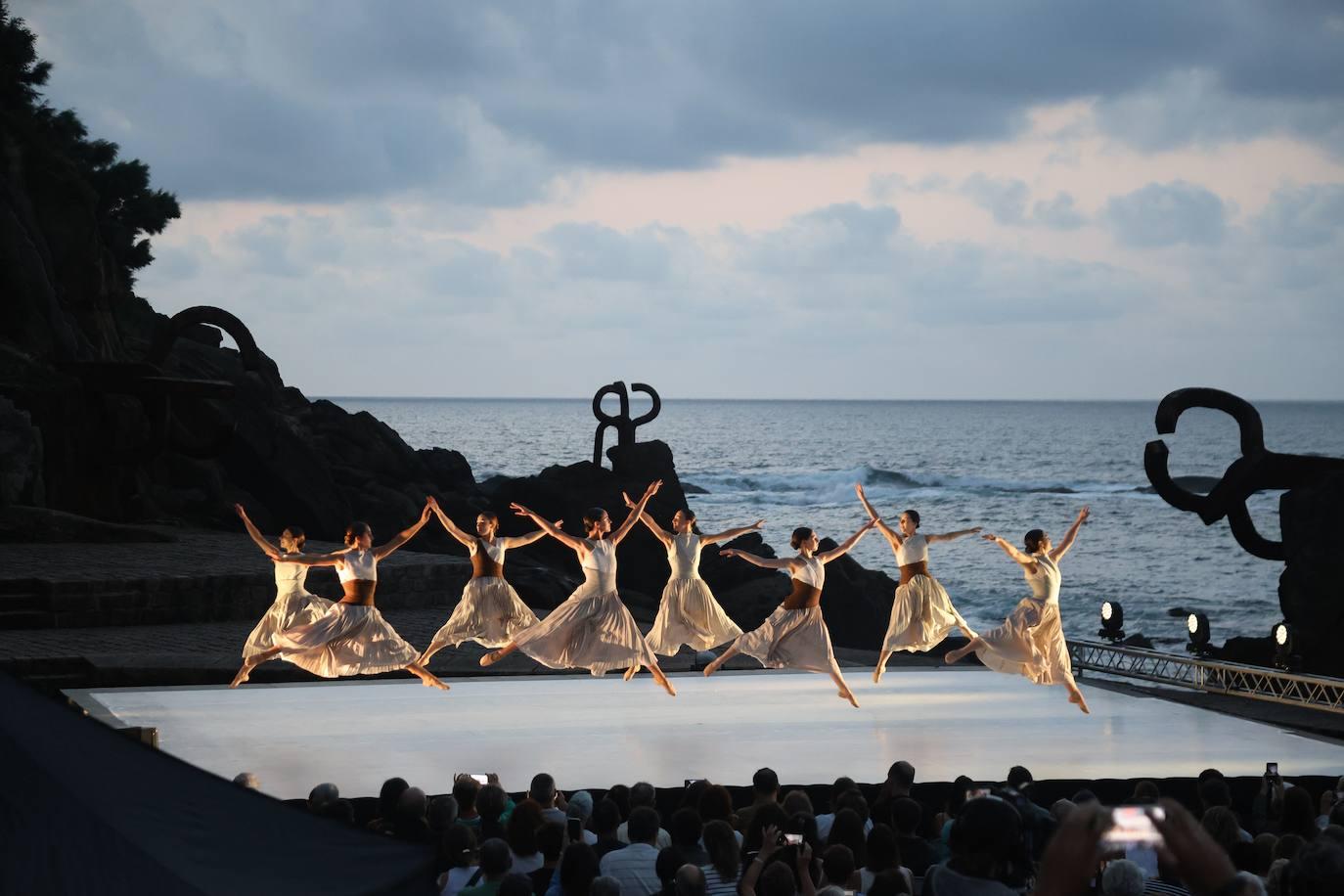 Las espectaculares imágenes de la actuación de Kresala en el Peine del Viento