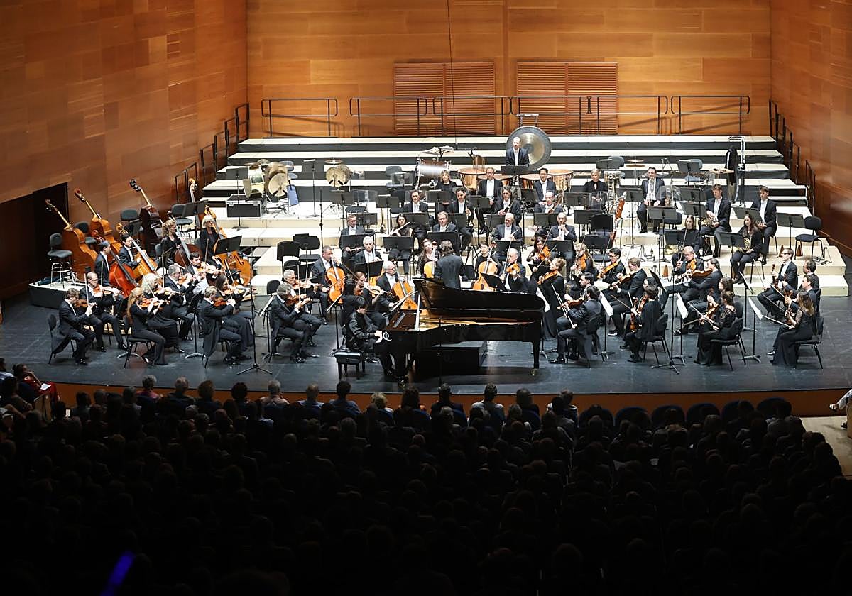 La Orquesta de Luxemburgo protagonizó este jueves el primer concierto de la Quincena Musical en el Kursaal.