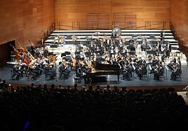 La Orquesta de Luxemburgo protagonizó este jueves el primer concierto de la Quincena Musical en el Kursaal.