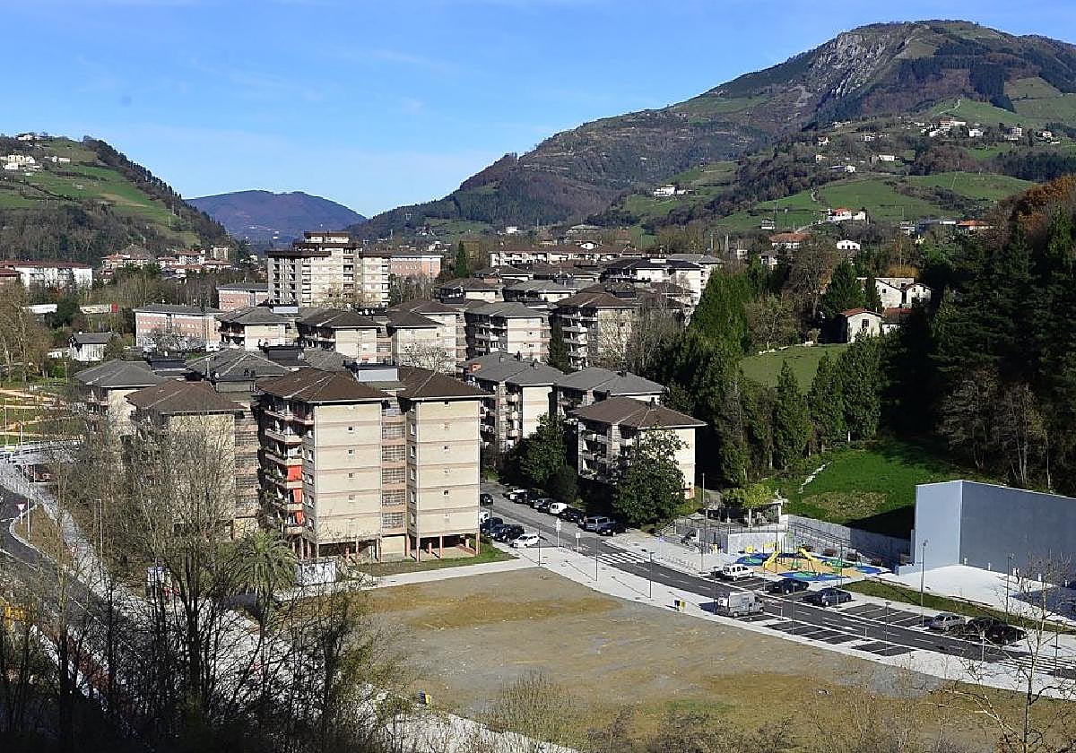 En este solar de Amaroz, el Gobierno Vasco construirá 193 viviendas de alquiler para las que tendrán prioridad las personas censadas en Tolosa.