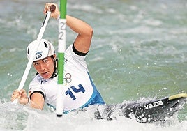 Miren Lazkano durante su descenso en la final de canoa femenina el miércoles.