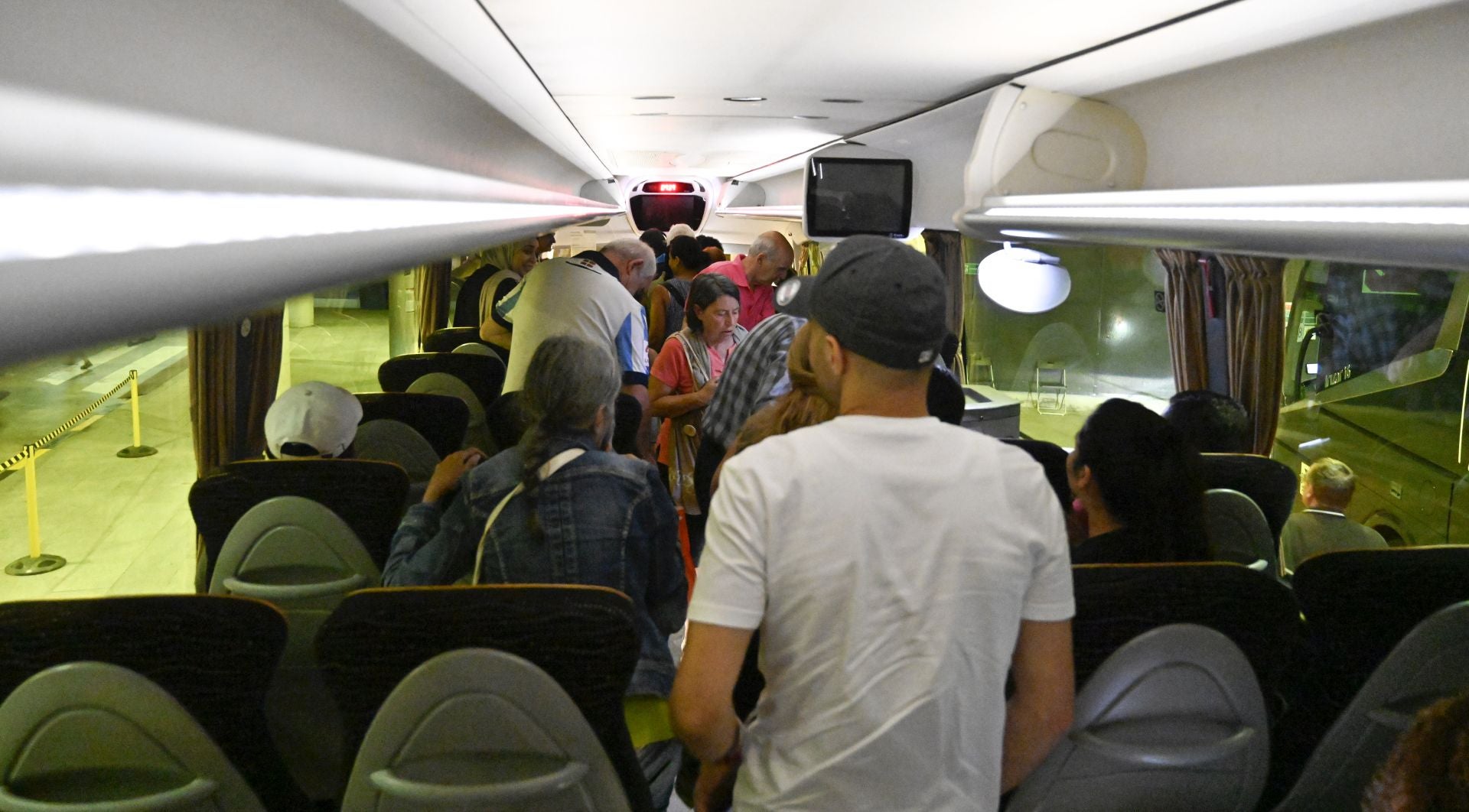 El servicio de autobuses sustituye ya a los trenes de Renfe entre San Sebastián e Irun