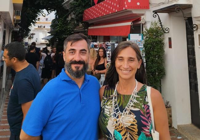 Miren Echeveste y su marido en uno de sus viajes a Marbella.