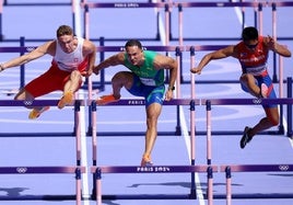 Jakub Szymanski, de Polonia, Eduardo Rodrigues, de Brasil, y John Cabang durante la prueba.